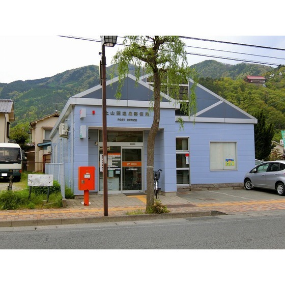郵便局　上山田温泉郵便局（郵便局）まで667m