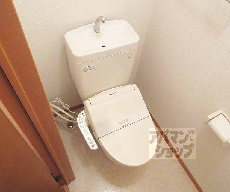 トイレ　ウォシュレットついています