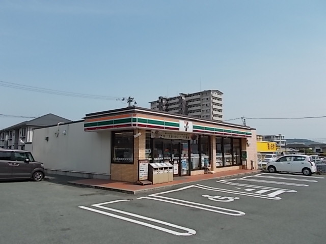 コンビニ　セブンイレブン鶴羽田店（コンビニ）まで2500m