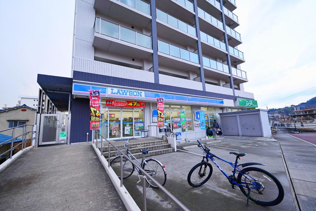 コンビニ　ローソン海田市駅前店（コンビニ）まで526m
