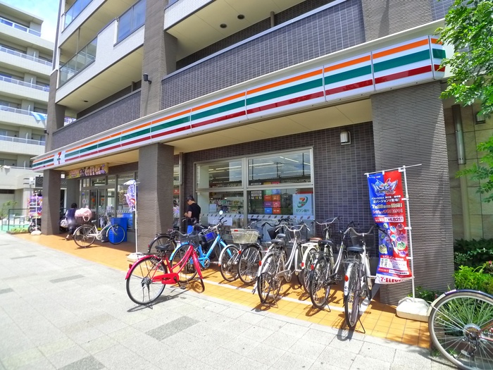 コンビニ　セブンイレブン（コンビニ）まで180m