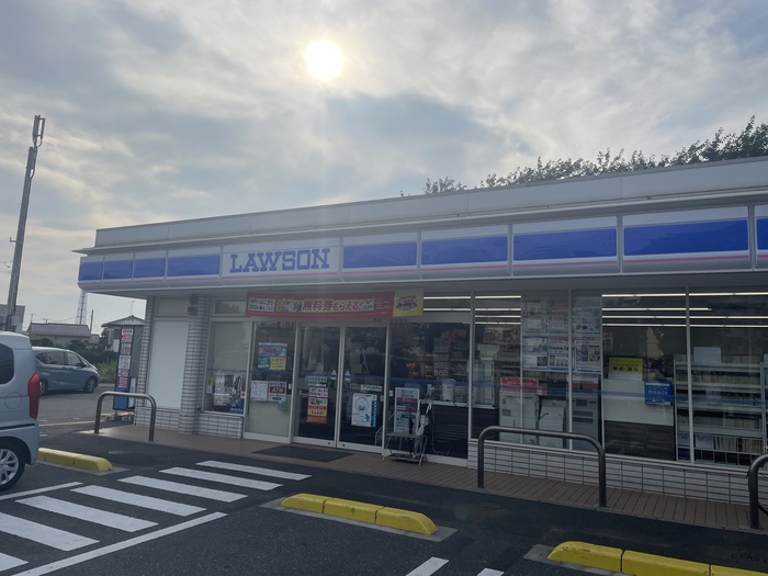 コンビニ　ローソン（コンビニ）まで493m