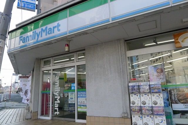 コンビニ　ファミリーマート 新宿弁天町店（コンビニ）まで130m