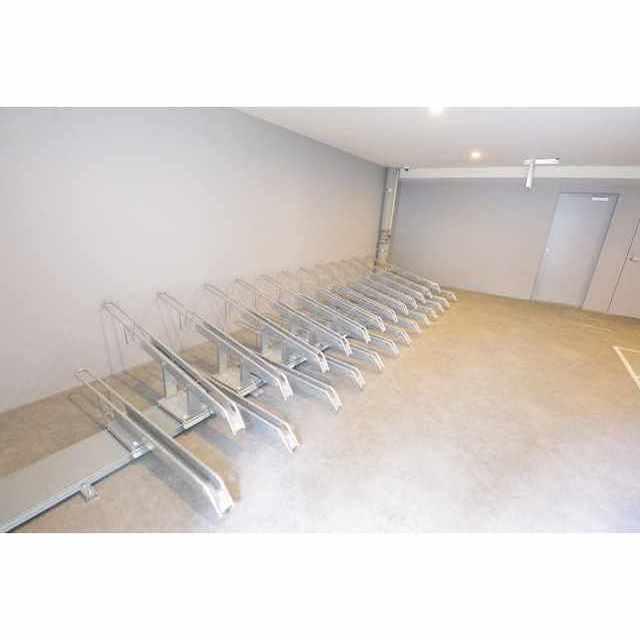 庭　屋内駐輪場