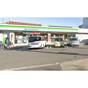 コンビニ　ファミリーマート中江二丁目店（コンビニ）まで52m