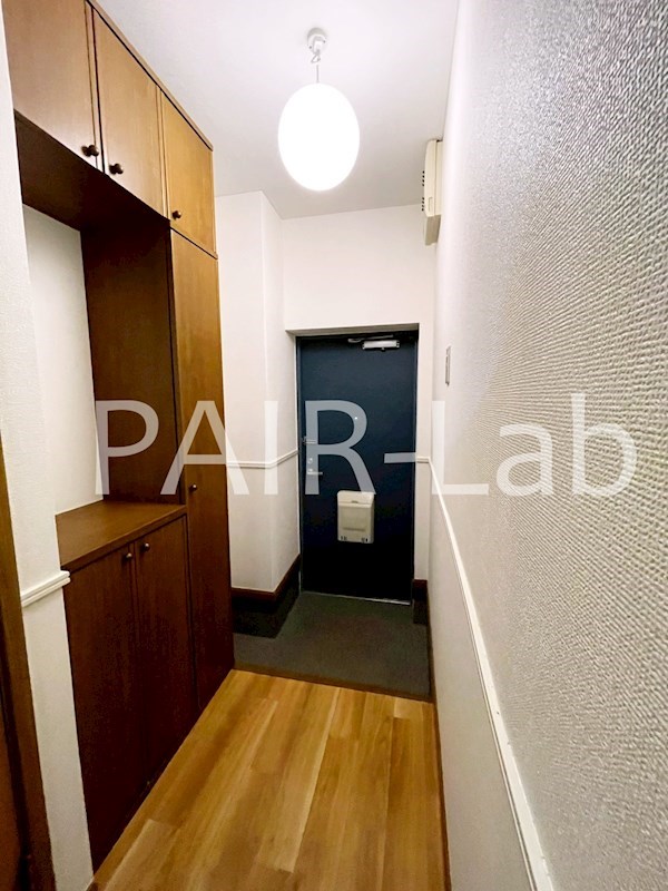 玄関　同物件別部屋の参考写真です。(現況優先)