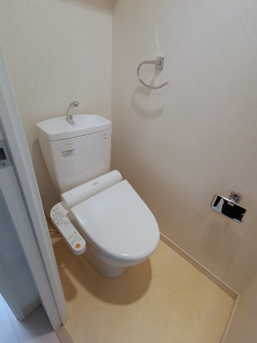 トイレ　温水洗浄暖房便座付き