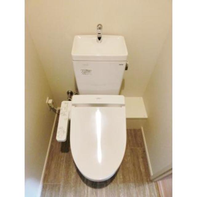 トイレ　※写真は同タイプ住戸です。