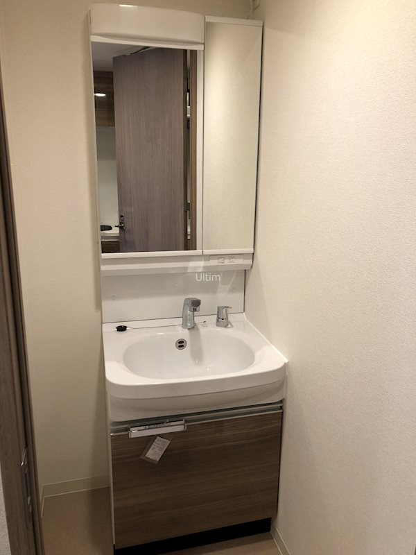 トイレ　違うお部屋の写真です。ご参考までに