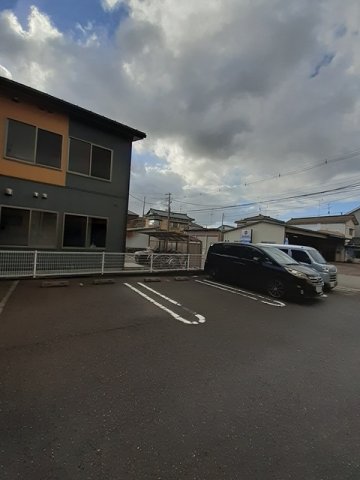 駐車場　駐車場に車を止められます