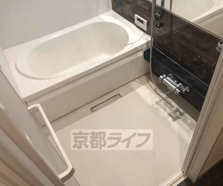 バス・シャワールーム　ゆったりとしたバスルームです！