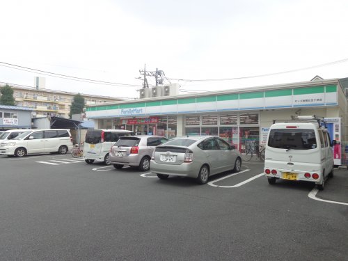 コンビニ　ファミリーマート　サンズ相模台五丁目店（コンビニ）まで445m