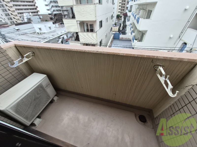 バルコニー　ベランダはよく日が当たり気持ちの良い空間です。