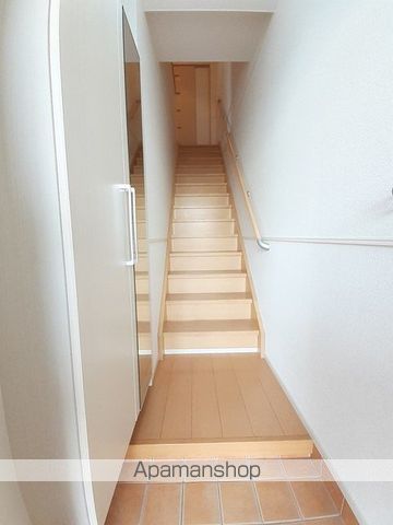 ＪＲ山陽本線 福山駅 バス乗車時間：22分 最寄りバス停で下車 徒歩5分 2階建 築12年の玄関写真