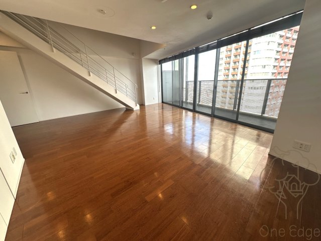 CHASKA CHAYAMACHI RESIDENCEの居間写真