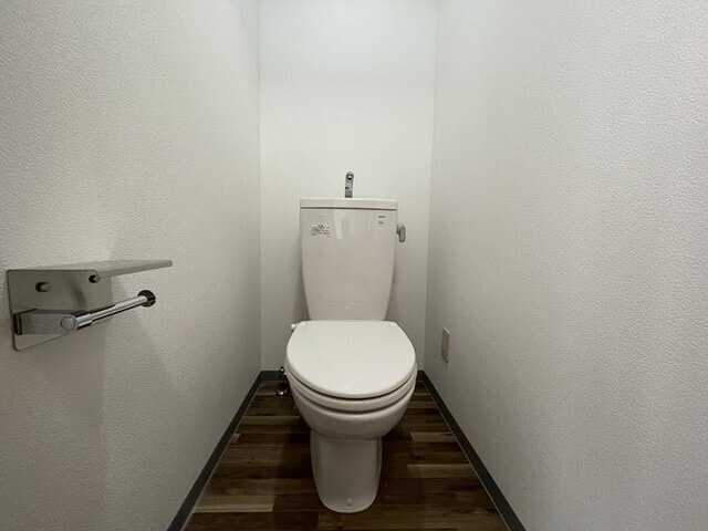 ＪＲ青梅線 昭島駅 徒歩15分 3階建 築20年のトイレ写真