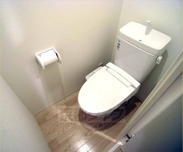 地下鉄烏丸線 今出川駅 徒歩5分 3階建 築13年のトイレ写真