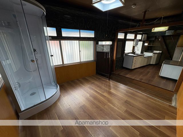 八尾市末広町2丁目戸建ての居間写真