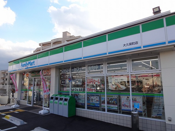 コンビニ　ファミリーマート（コンビニ）まで725m