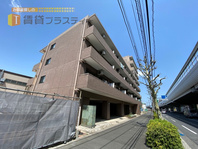 建物外観　重厚なＲＣ造マンションでス