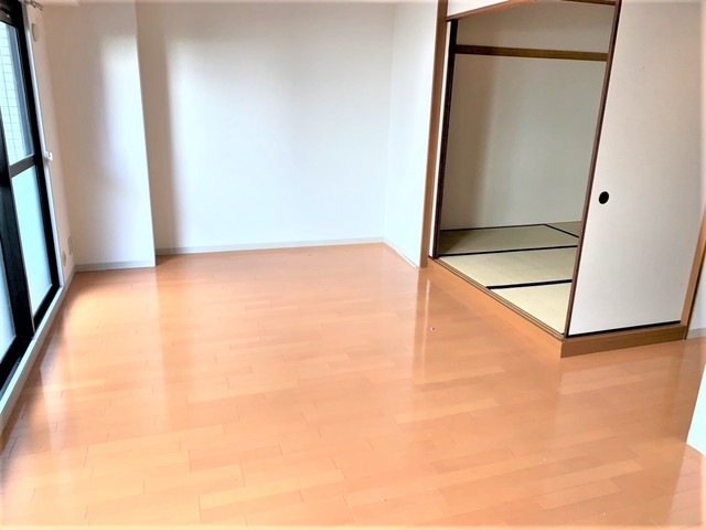ロイヤル神戸池田広町の居間写真