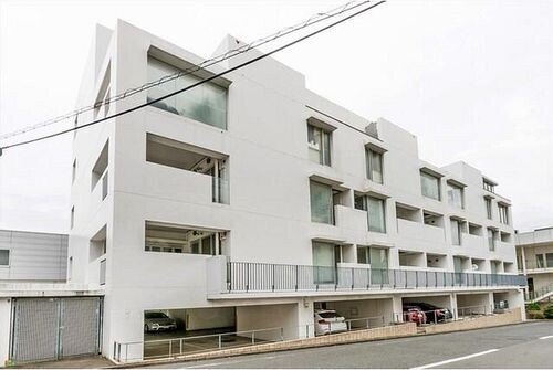 建物外観　オートロック完備