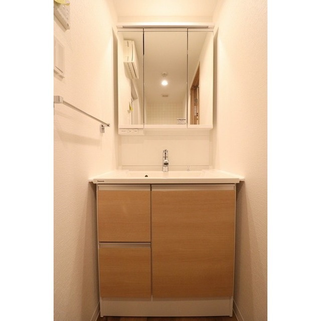 洗面設備　施工中の参考写真です。