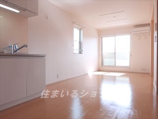 居室・リビング　明るい角部屋・エアコン付き