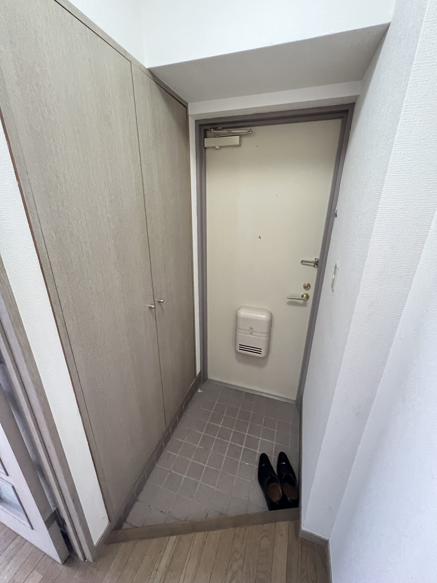 玄関　※別部屋参考写真