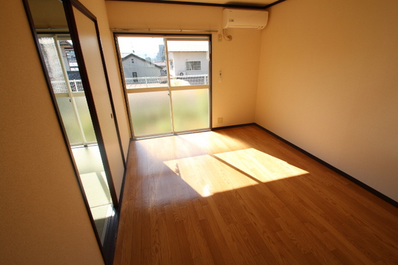 居室・リビング　※別部屋の写真です