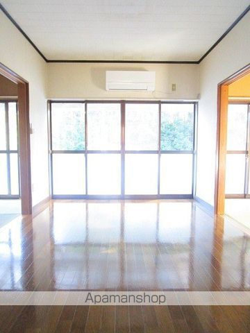 柿長住宅の居間写真