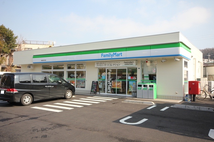 コンビニ　ファミリーマート（コンビニ）まで395m