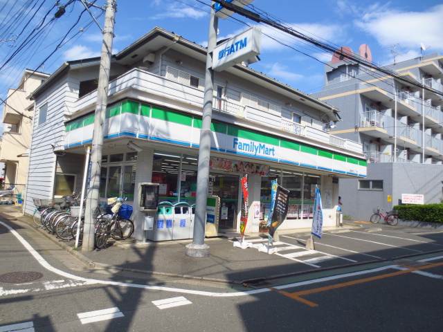 コンビニ　ファミリーマート朝霞本町二丁目店（コンビニ）まで829m