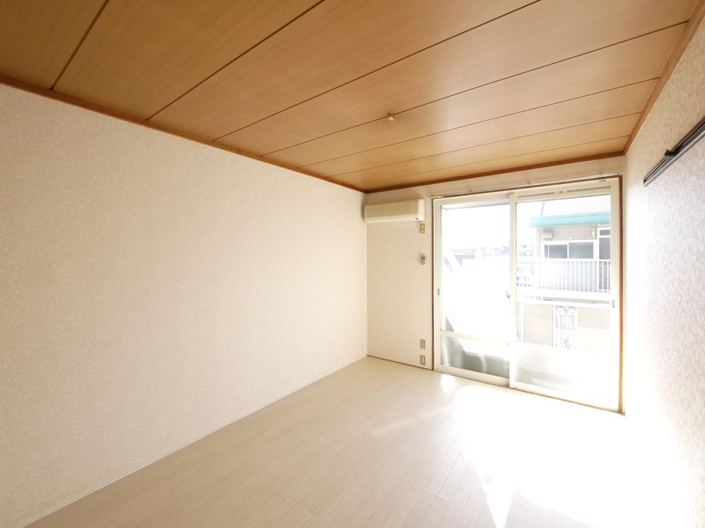 居室・リビング　6帖の洋室です。エアコンがあるので快適に過ごせます。