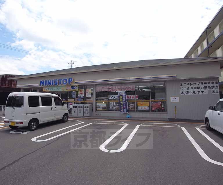 【京都市右京区嵯峨中又町のアパートのコンビニ】