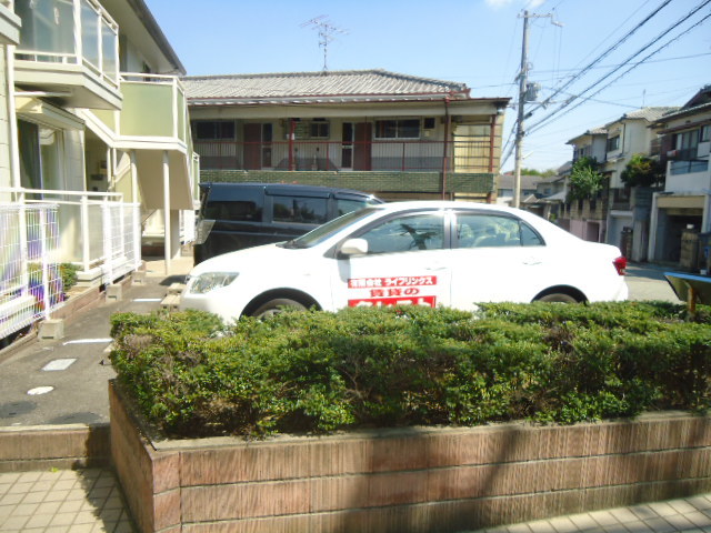 【茨木市南春日丘のマンションの駐車場】