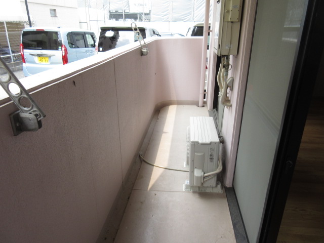 バルコニー　南向きで日当たり良好です。