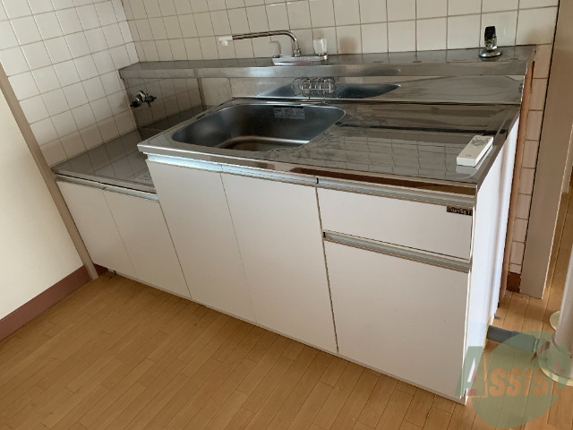 キッチン　キッチンは、広々としていて調理スペースに困りませんね