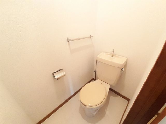 【姫路市飾磨区英賀清水町のアパートのトイレ】