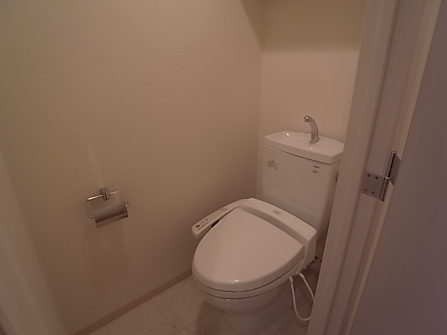 トイレ　温水洗浄便座