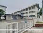 小学校　雄郡小学校（小学校）まで523m