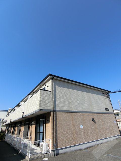 泉大津市式内町のアパートの建物外観