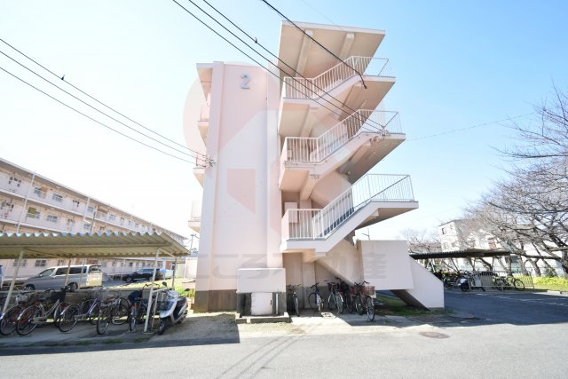 【岸和田市八幡町のマンションの建物外観】