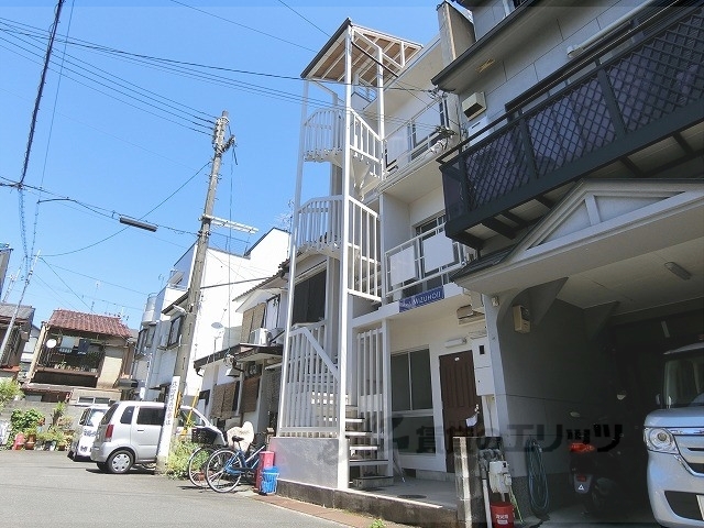 京都市左京区高野泉町のアパートの建物外観