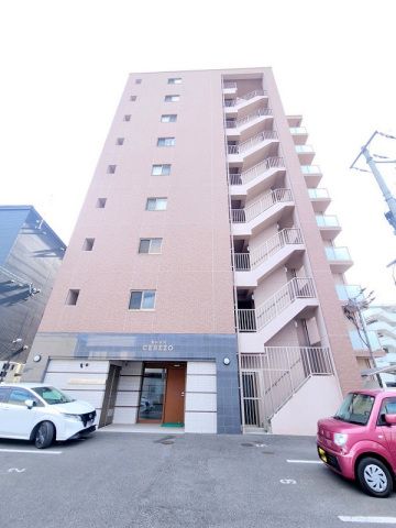 岡山市北区奥田西町のマンションの建物外観