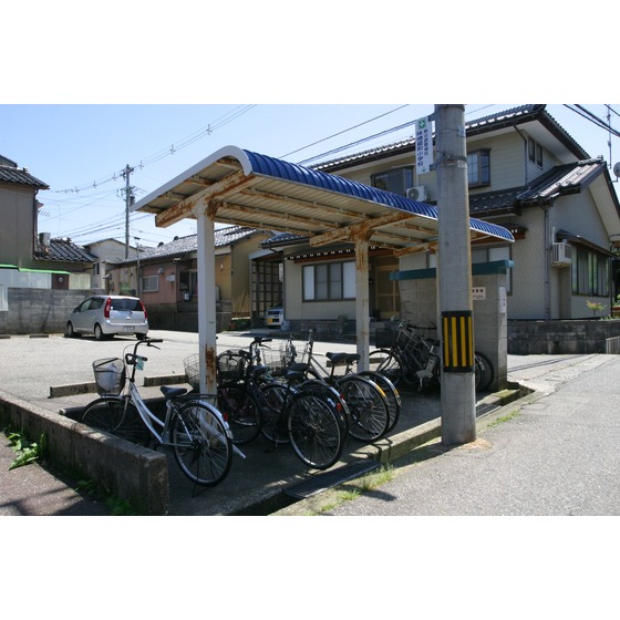 その他　屋根付き駐輪場