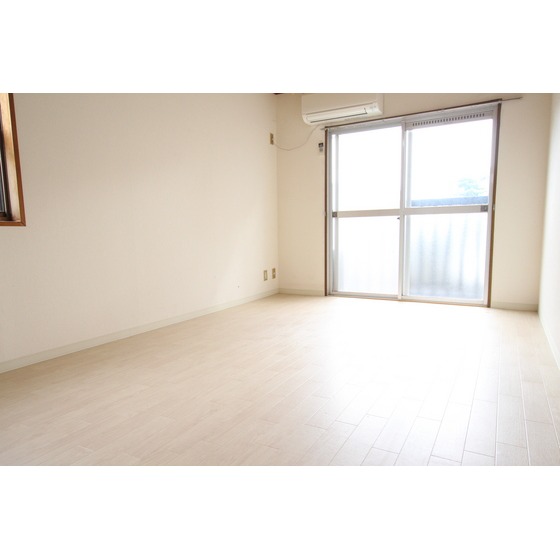 居室・リビング　やさしい色合いのお部屋ですよ♪