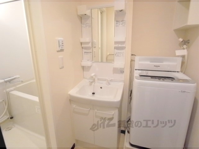 洗面設備　洗髪可能な洗面台です。