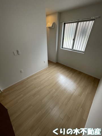 その他部屋・スペース　広くて明るい寝室