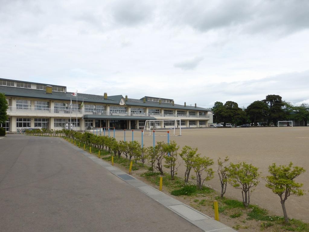 小学校　花巻市立南城小学校（小学校）まで2132m